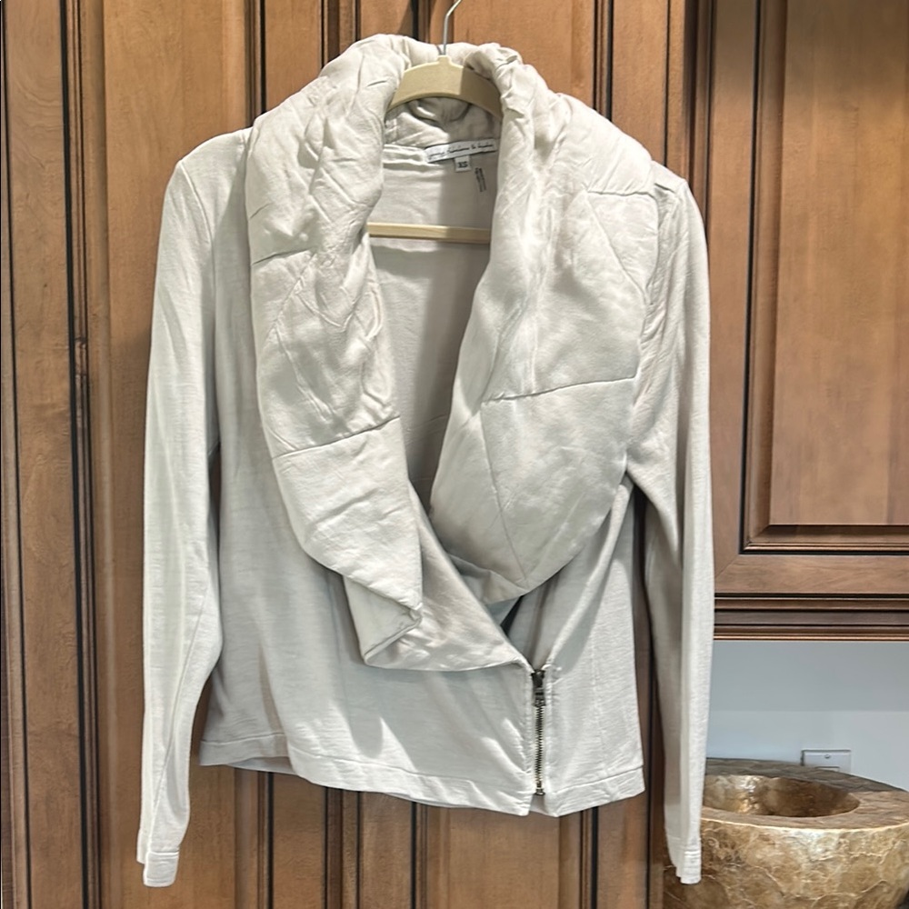 Elegant Cream Women's Jacket - Picture 1 of 7